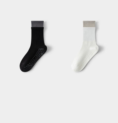 Amelia — Pilates Grip Socks Made of Breathable Cotton Blend Fabric