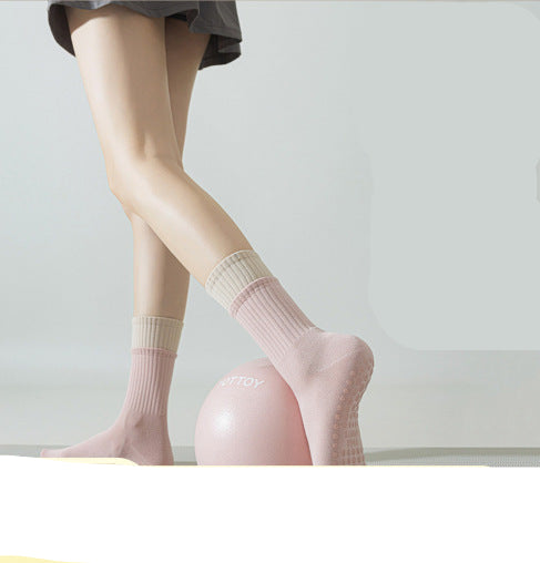 Amelia — Pilates Grip Socks Made of Breathable Cotton Blend Fabric