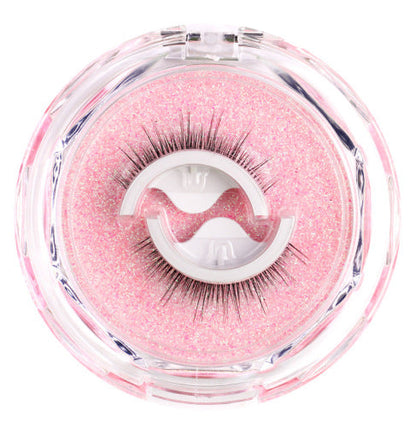 LumiLuxe Eyelashes — Effortless Glamour and Confidence