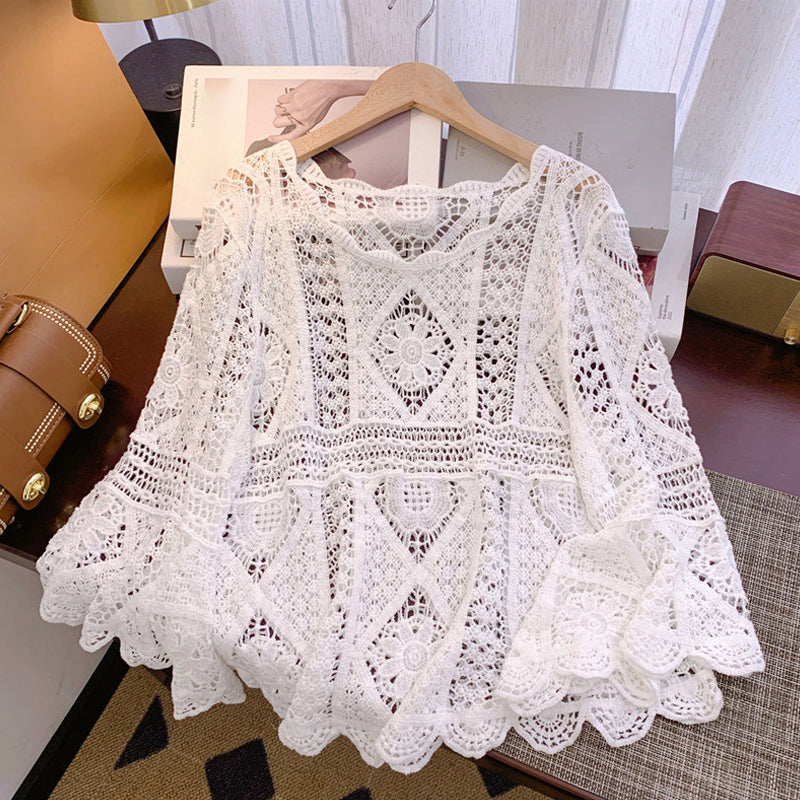 Summer Wrap – Airy Crocheted Beachwear with Flowing Sleeves