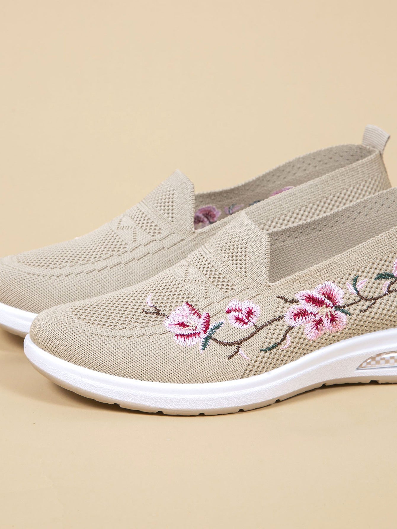 Leni — Women's Breathable Sneakers with Floral Embroidery