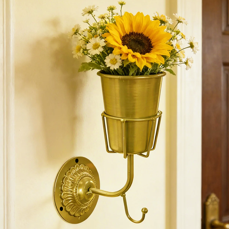 RaminoBloom — Stylish, Space-Saving Oasis