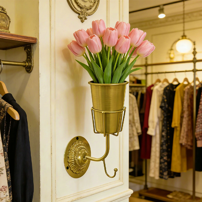 RaminoBloom — Stylish, Space-Saving Oasis