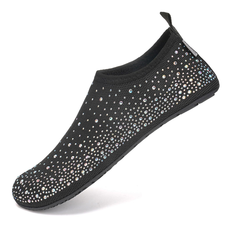 Fascinating water shoes with breathable mesh and non-slip sole