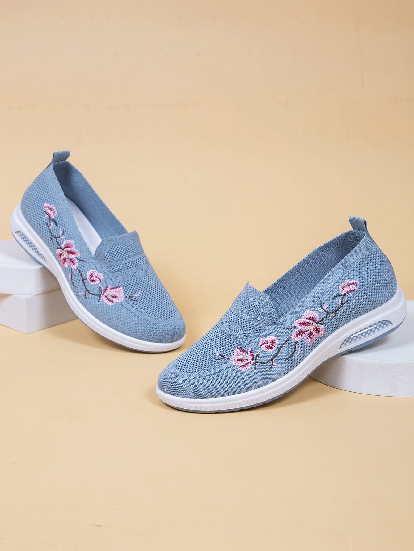 Leni — Women's Breathable Sneakers with Floral Embroidery