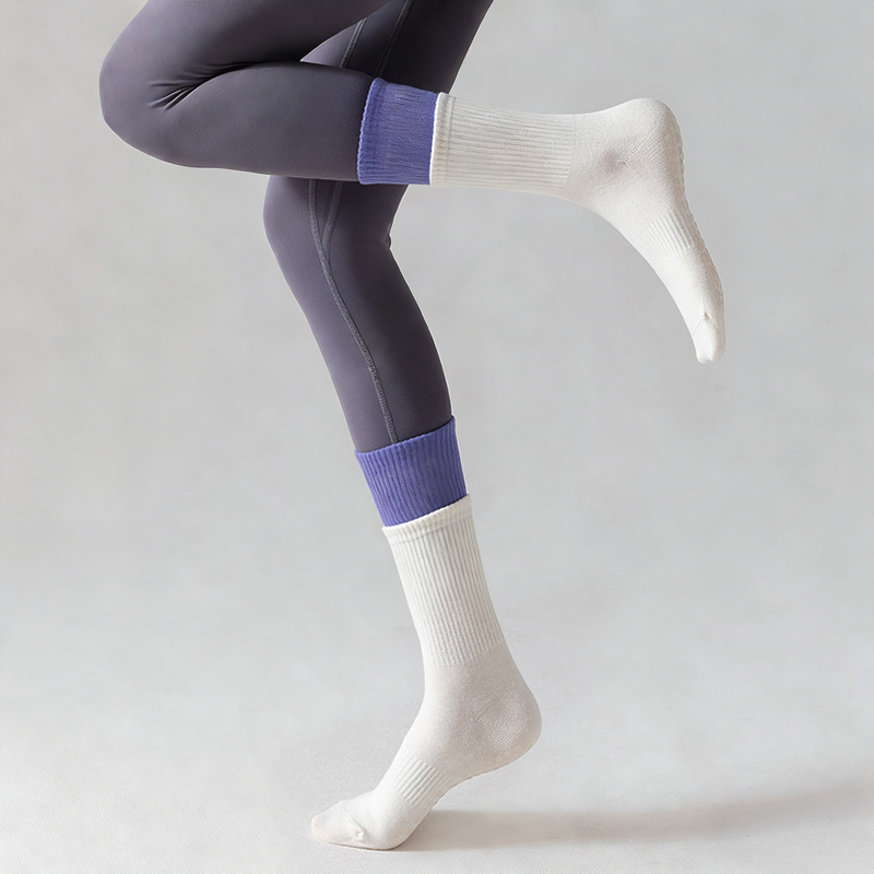 Amelia — Pilates Grip Socks Made of Breathable Cotton Blend Fabric