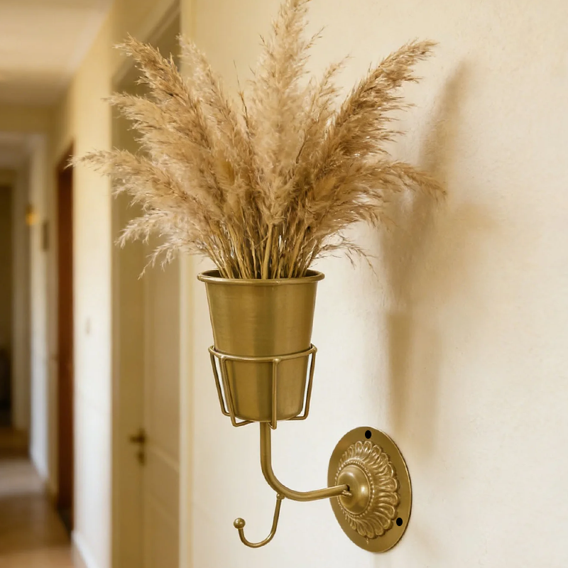 RaminoBloom — Stylish, Space-Saving Oasis