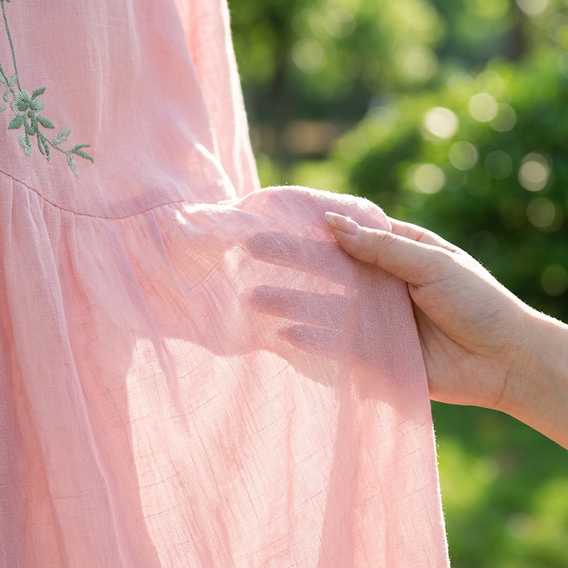 Maya – Casual Midi Dress with Delicate Embroidery