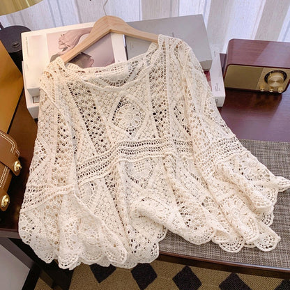 Summer Wrap – Airy Crocheted Beachwear with Flowing Sleeves